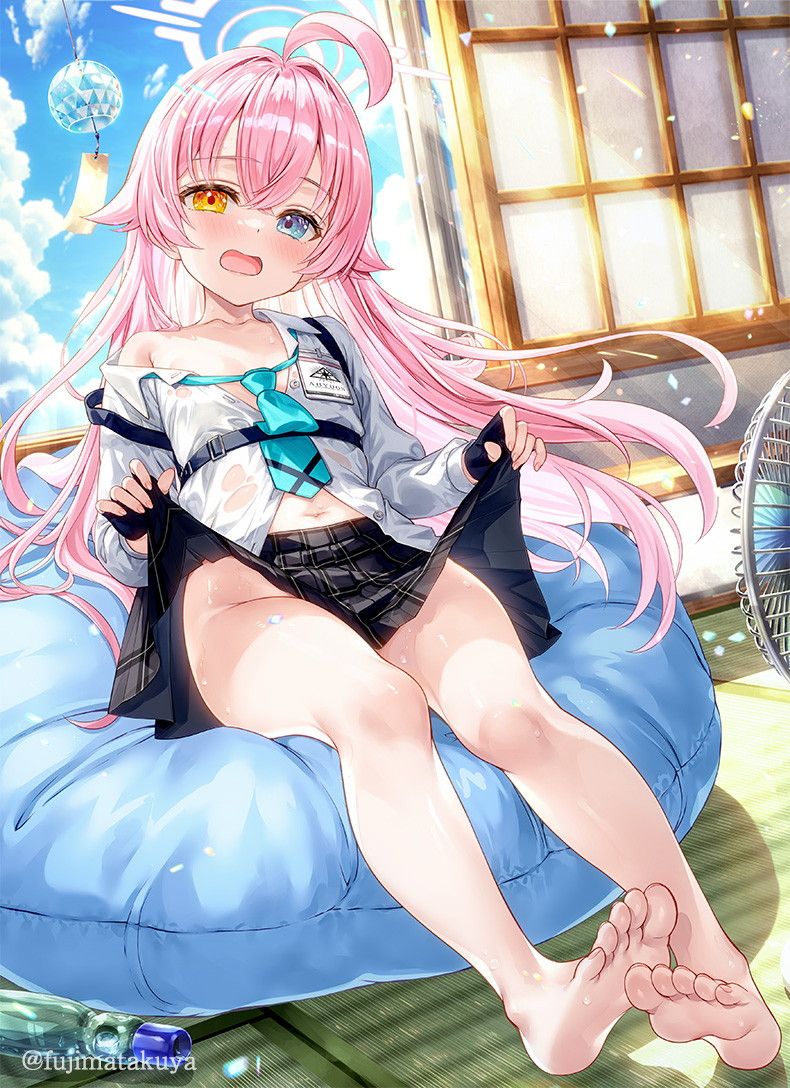 制服のエロ画像をアップ！