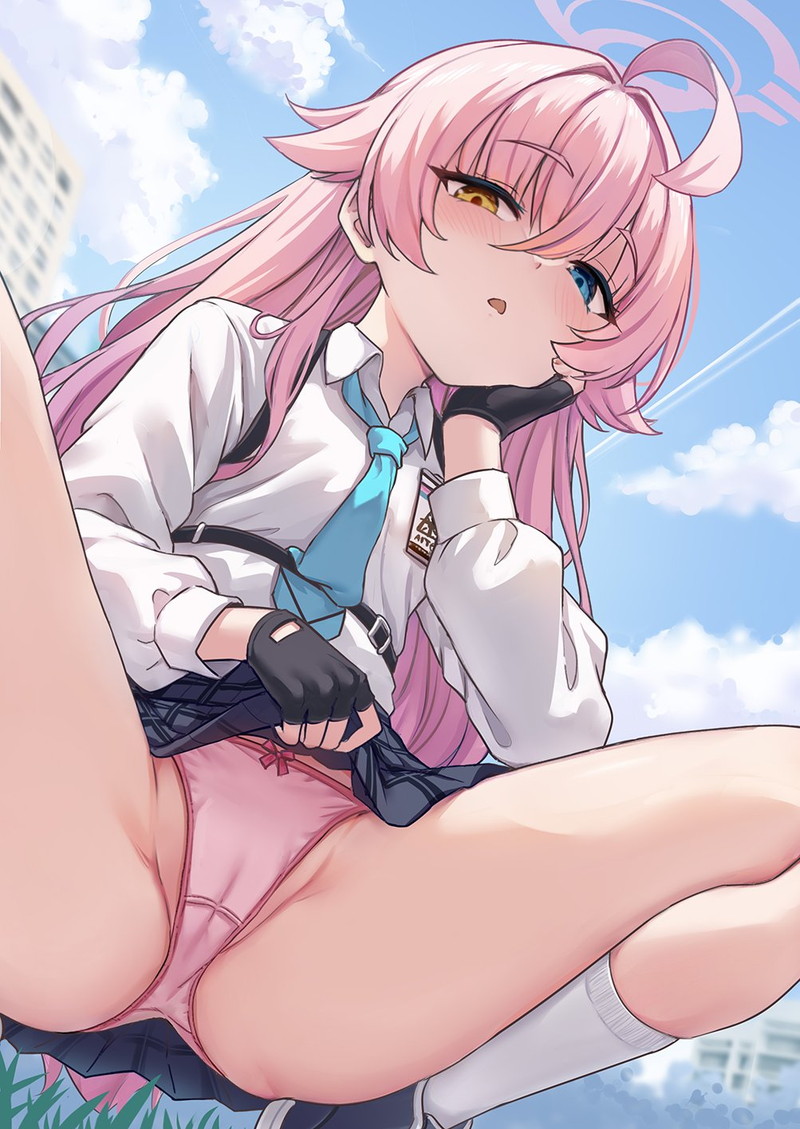 ブルーアーカイブの二次エロ画像くだしあ。