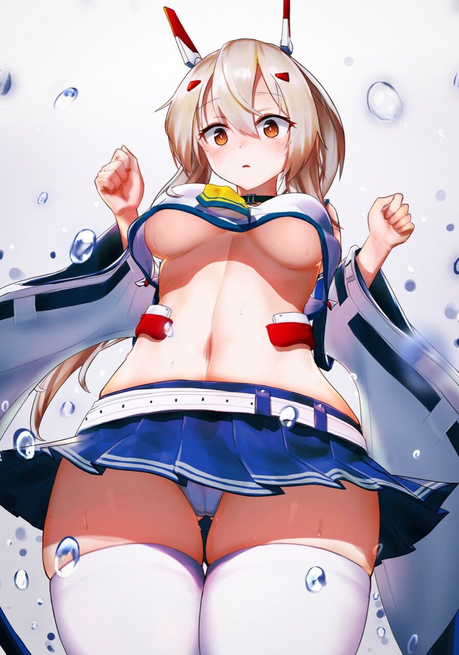 ローアングルのエッチな魅力が分かるエロ画像