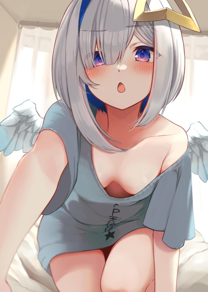 胸チラの可愛い二次元画像。
