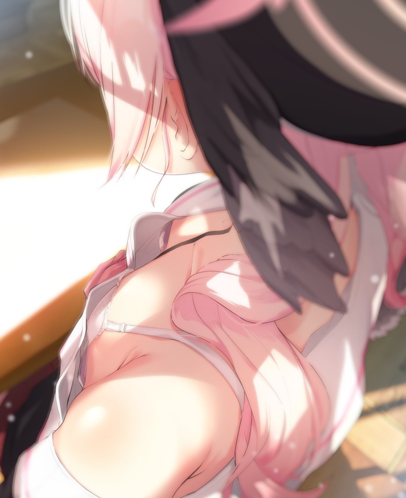 胸チラの可愛い二次元画像。
